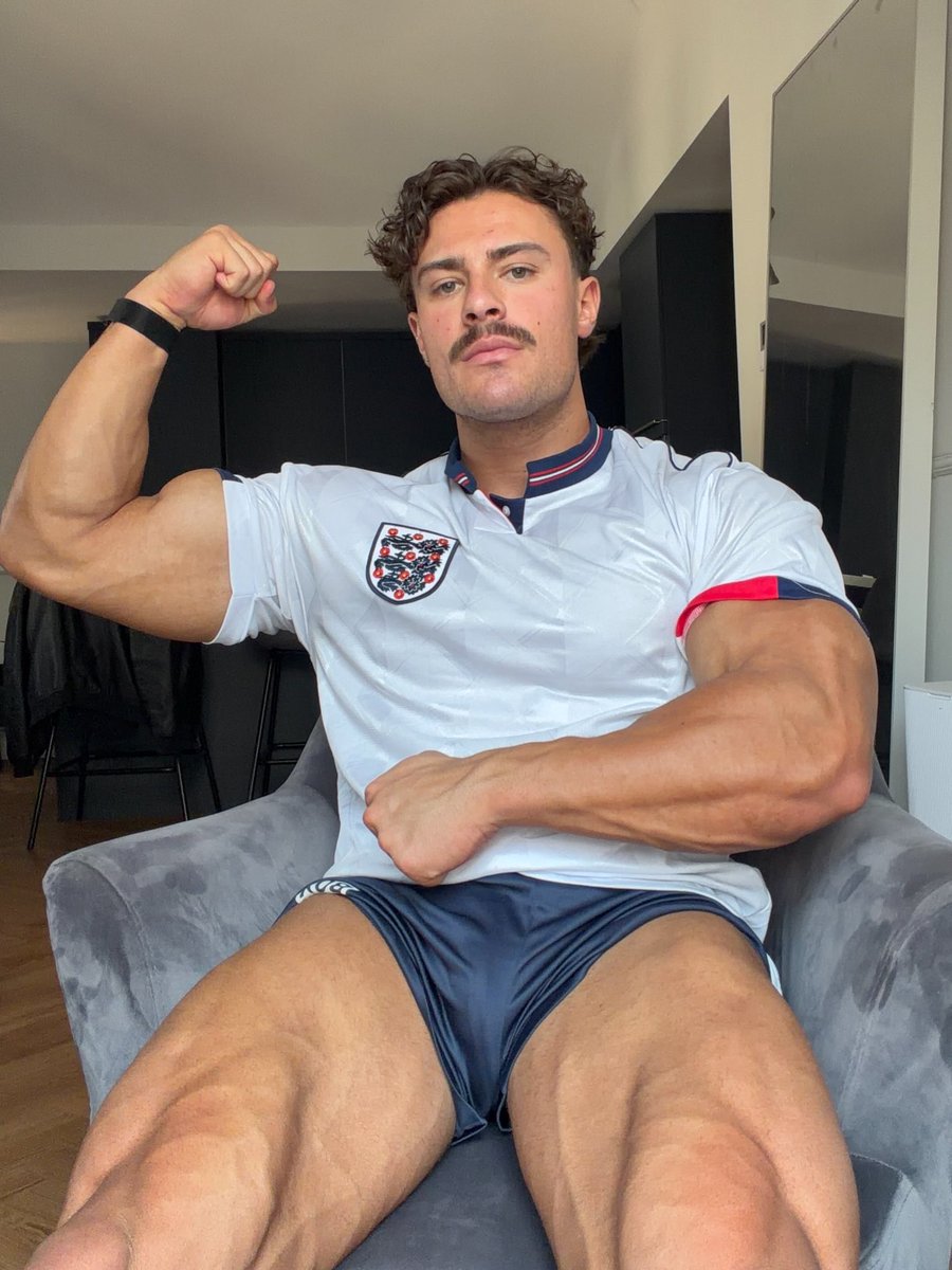 juicyalphajames's tweet photo. ON or OFF??
What’s the hottest sports kit a guy can wear? https://t.co/D75OvQ6yxQ