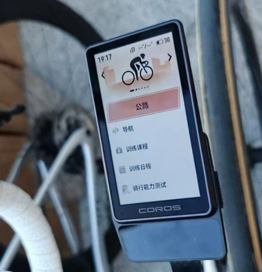 GoeCycle's tweet photo. this is your Coros Dura Bike Computer Gen2 (solar panel down there can swipe the screen to the left and right) https://t.co/uTdbQyIgJz