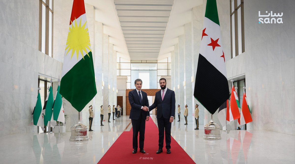 Sana__gov's tweet photo. الرئيس أحمد الشرع يلتقي، في قصر الشعب بدمشق، رئيس إقليم كردستان العراق نيجيرفان بارزاني والوفد المرافق له، بحضور وزير الخارجية والمغتربين أسعد حسن الشيباني.

وجرى خلال اللقاء بحث العلاقات بين الجانبين وسبل تعزيز التعاون والتنسيق، ولا سيما في المجال الاقتصادي، إلى جانب مناقشة مستجدات الأوضاع في المنطقة، وعدد من القضايا ذات الاهتمام المشترك، بما يسهم في دعم الأمن والاستقرار، وتعزيز التعاون الإقليمي.

#سانا