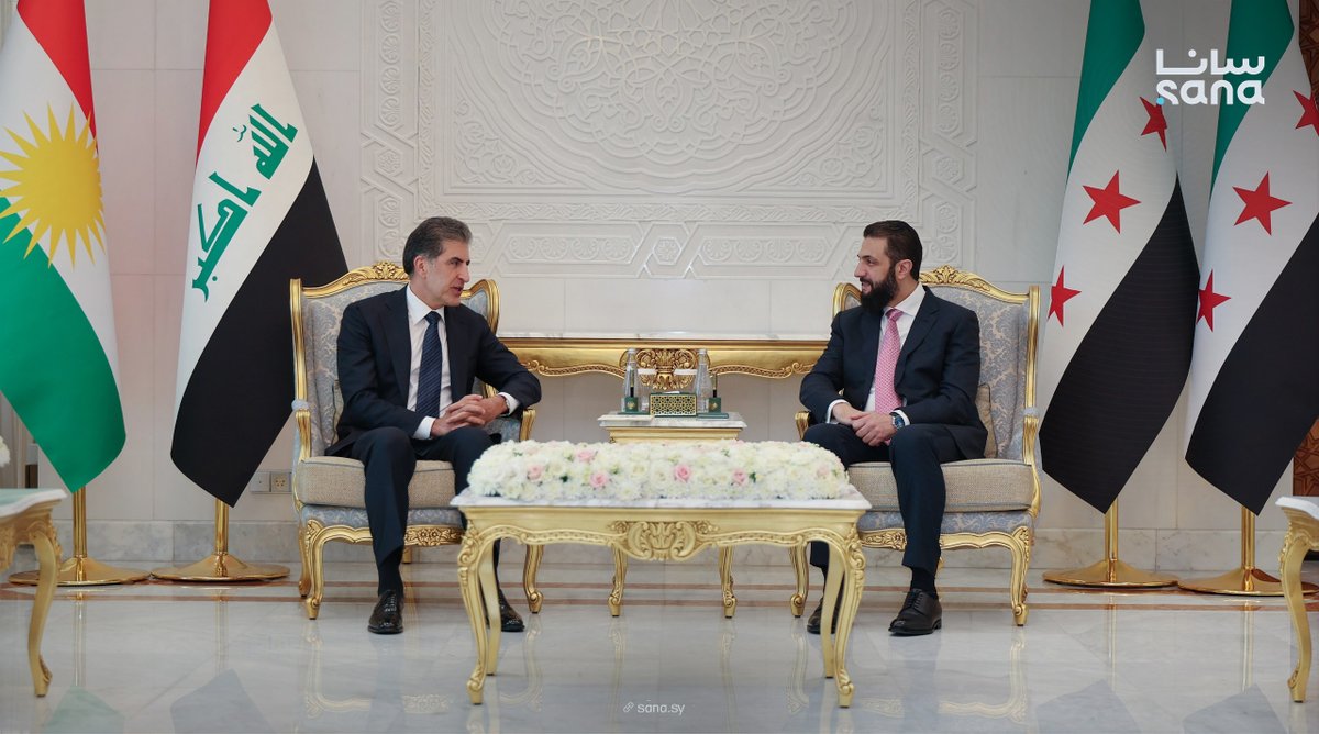 Sana__gov's tweet photo. الرئيس أحمد الشرع يلتقي، في قصر الشعب بدمشق، رئيس إقليم كردستان العراق نيجيرفان بارزاني والوفد المرافق له، بحضور وزير الخارجية والمغتربين أسعد حسن الشيباني.

وجرى خلال اللقاء بحث العلاقات بين الجانبين وسبل تعزيز التعاون والتنسيق، ولا سيما في المجال الاقتصادي، إلى جانب مناقشة مستجدات الأوضاع في المنطقة، وعدد من القضايا ذات الاهتمام المشترك، بما يسهم في دعم الأمن والاستقرار، وتعزيز التعاون الإقليمي.

#سانا