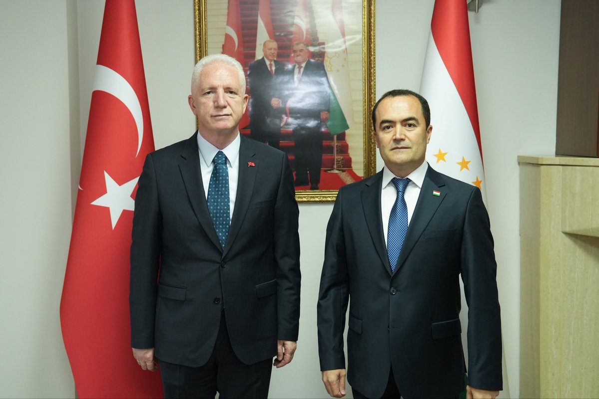 TC_istanbul's tweet photo. Valimiz Davut Gül, Tacikistan İstanbul Başkonsolosu Sayın Suhrob Nurali’yi ziyaret etti. 

@gul_davut

📍Bakırköy https://t.co/Nv1fgGZ5md