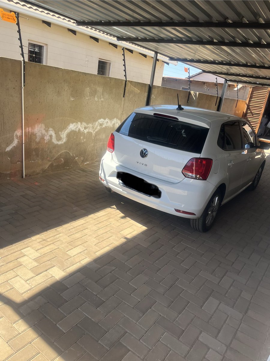 KhanyisaniNtul4's tweet photo. R270000 full price, R6000 instalment for 2 years but i still have balance of R269999 kusho i have only paid 1 cent in this 2 years 🤣🤣🤣🙆🏾‍♂️🙆🏾‍♂️. We will pay until we die. https://t.co/TrYKn2Bb39