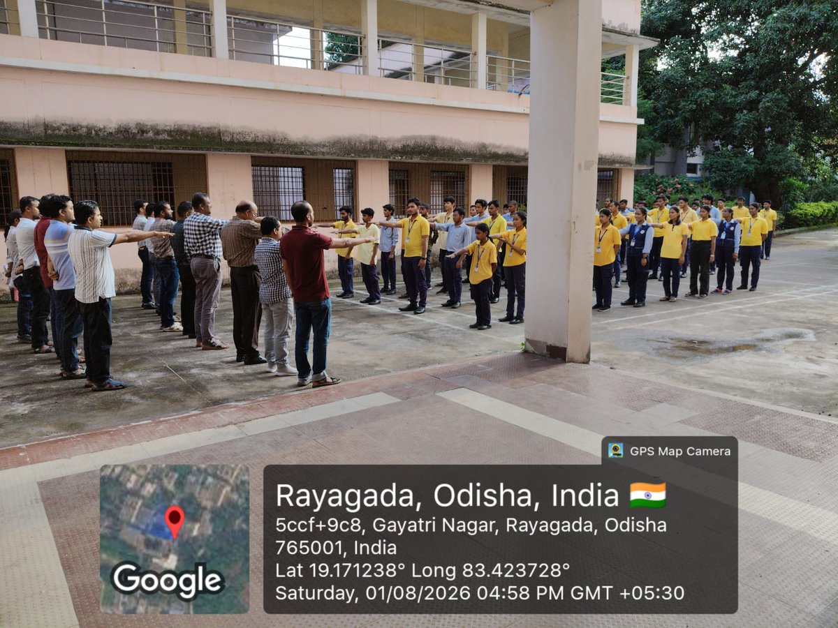 UGMIT79's tweet photo. 🚀Guided by the vision of a healthier India, Nasha Mukt Yuva for #ViksitBharat campaign at our institute, staff members and students say "No to Drugs, Yes to Progress"! 🎓 by taking  the #NashaMuktYuva pledge! 🏫✋ Together, we are trying to create a safe, drug-free campus 🇮🇳 https://t.co/2fVfakEuRN