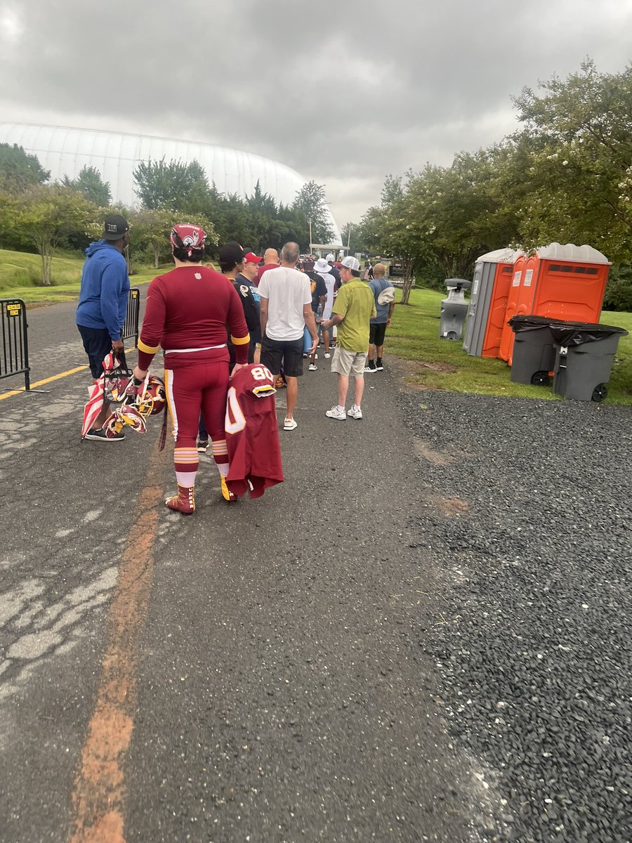 Mitch_Tischler's tweet photo. I wasn’t expecting the fans to be in pads too https://t.co/qIXlwKKrKT