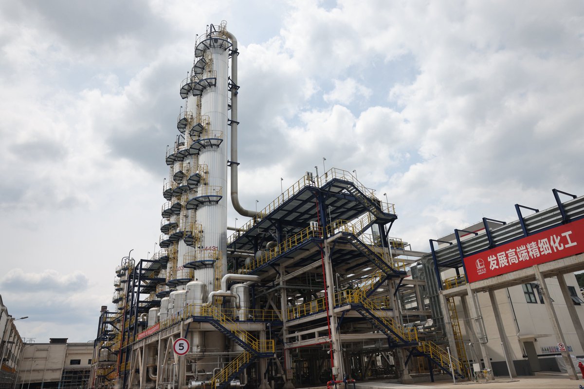 SinopecNews's tweet photo. Sinopec Chongqing SVW Chemical has put its 50,000-tonne/year special PVA resin plant into operation. The facility achieved successful startup and produced qualified products in one go. The first batch of products have been shipped to the European market. https://t.co/Rgg7Q6enYZ https://t.co/9MTDhsw9k0