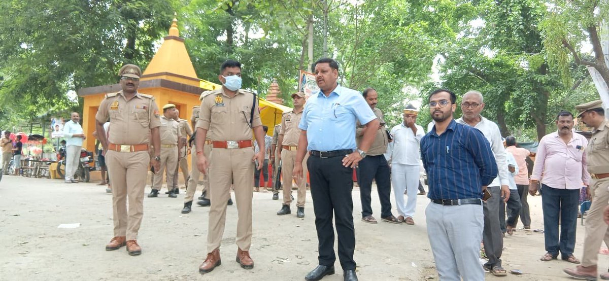 DmAmethi's tweet photo. आज दिनांक 03.08.2026 को श्रावण मास के प्रथम सोमवार पर श्री डंडेश्वर महादेव मंदिर, कोछित में व्यवस्थाओं का निरीक्षण कर श्रद्धालुओं की सुविधा एवं सुरक्षा सुनिश्चित करने हेतु निर्देशित किया। बाबा भोलेनाथ से जनपदवासियों के सुख, समृद्धि एवं कल्याण की कामना की। https://t.co/VsEixQFQko