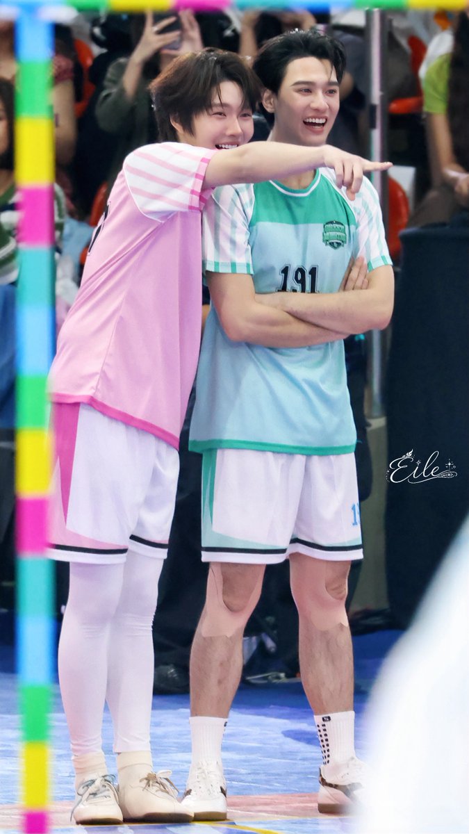 eilezheng's tweet photo. 260801 DOMUNDI SPORTS 2026

โหมดเชียร์ลูกแข่ง
ตอนแรกยังนิ่ง ๆ อยู่เลย สุดท้ายอินหนักมาก 🤣

KNP OHAE FULL POWER 
#เก่งน้ําปิงซู่ซ่าโอ๋เอ๋สู้สู้
#DMDSportsDay2026
#KengNamping #เก่งน้ำปิงuu
#KengHarit #nampingster https://t.co/fb3vsGgXDk