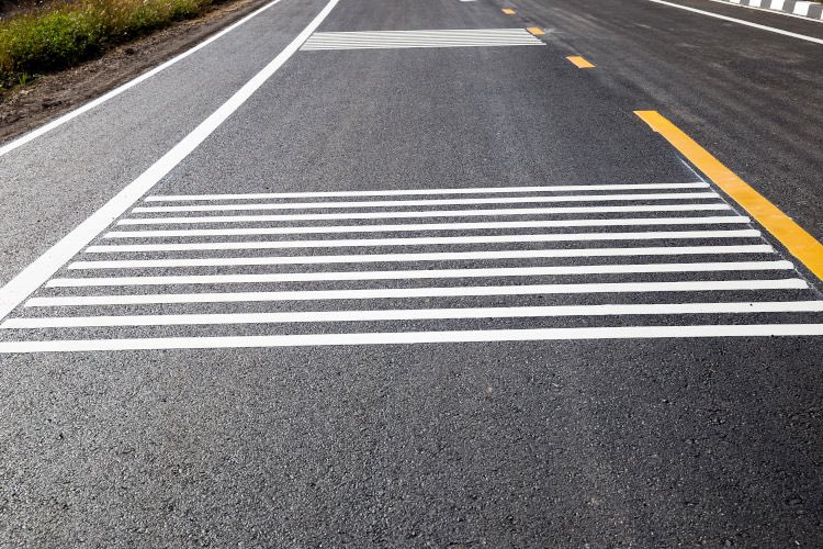bhaumikgowande's tweet photo. It’s actually pathetic that an official govt handle cannot differentiate between Rumble strips and speed breakers. The image below is rumble strips, what the shared is speed breaker. https://t.co/9wuApzHYNA