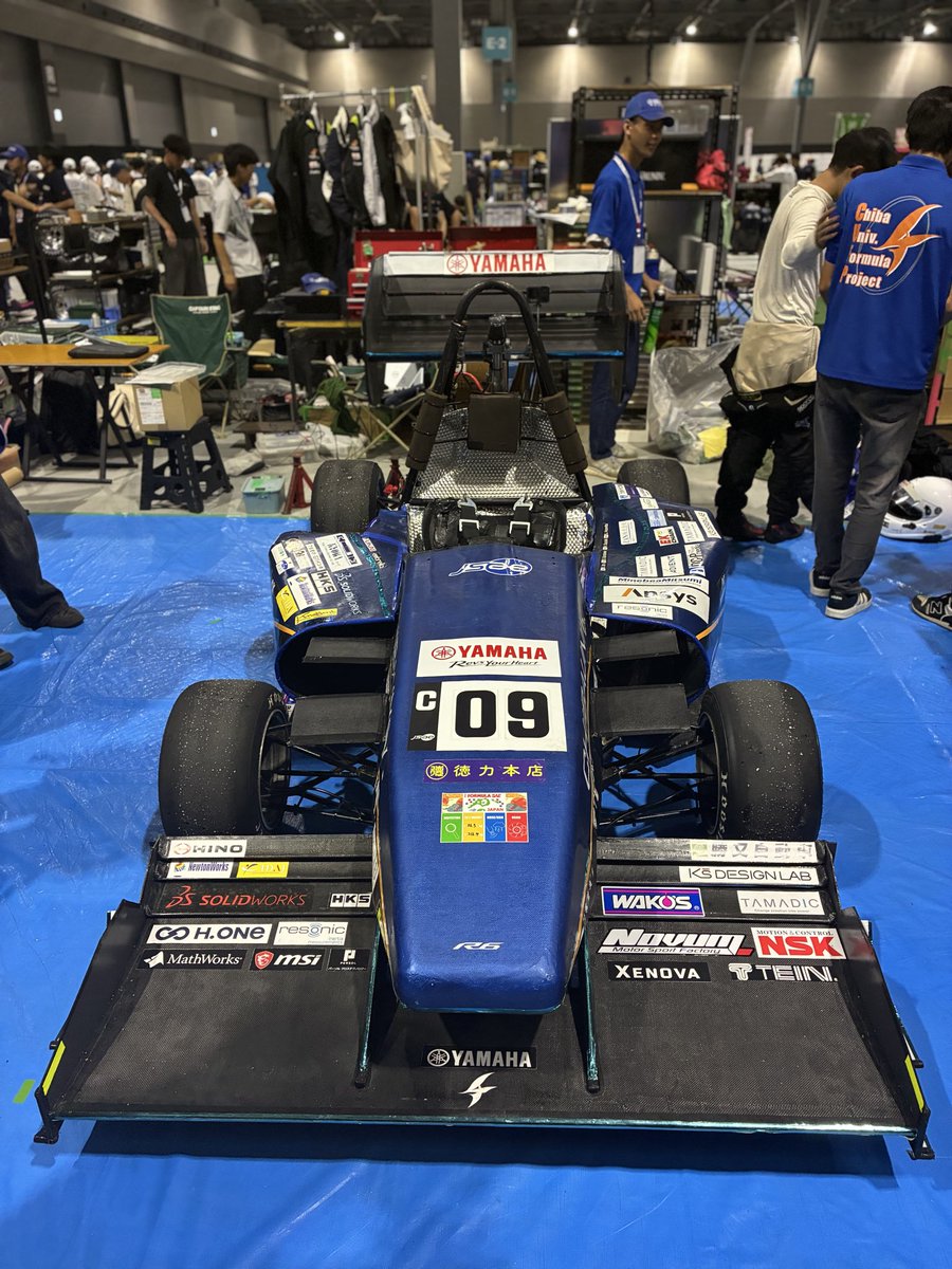 Chiba_Formula's tweet photo. めでたく「CF26」完全体です!!!!!
C09を付けて、狙うは総合優勝!
誰にも負けないからなぁ!?
#学生フォーミュラ
#FSAE
#CUFP https://t.co/CG5GxnYXEq