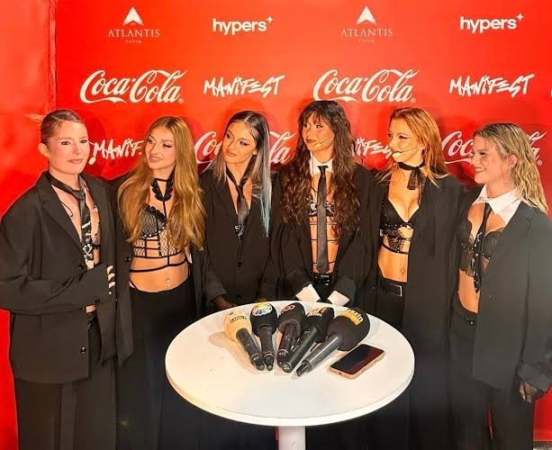 anatolialia's tweet photo. Crush ve Manifest'in daha piyasaya çıktıkları gün reklam aldıkları markalara bakın..

Hala bunlara hayranlık besleyen, konserine giden, proje olduğunu düşünmeyen varsa yüzde  💯 ahmaktır.. https://t.co/vWWFuCccuI