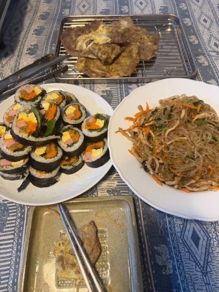 jourdoin's tweet photo. Peak anak kos pulang ke rumah cuma buat makan masakan mama https://t.co/peeOhlilQn