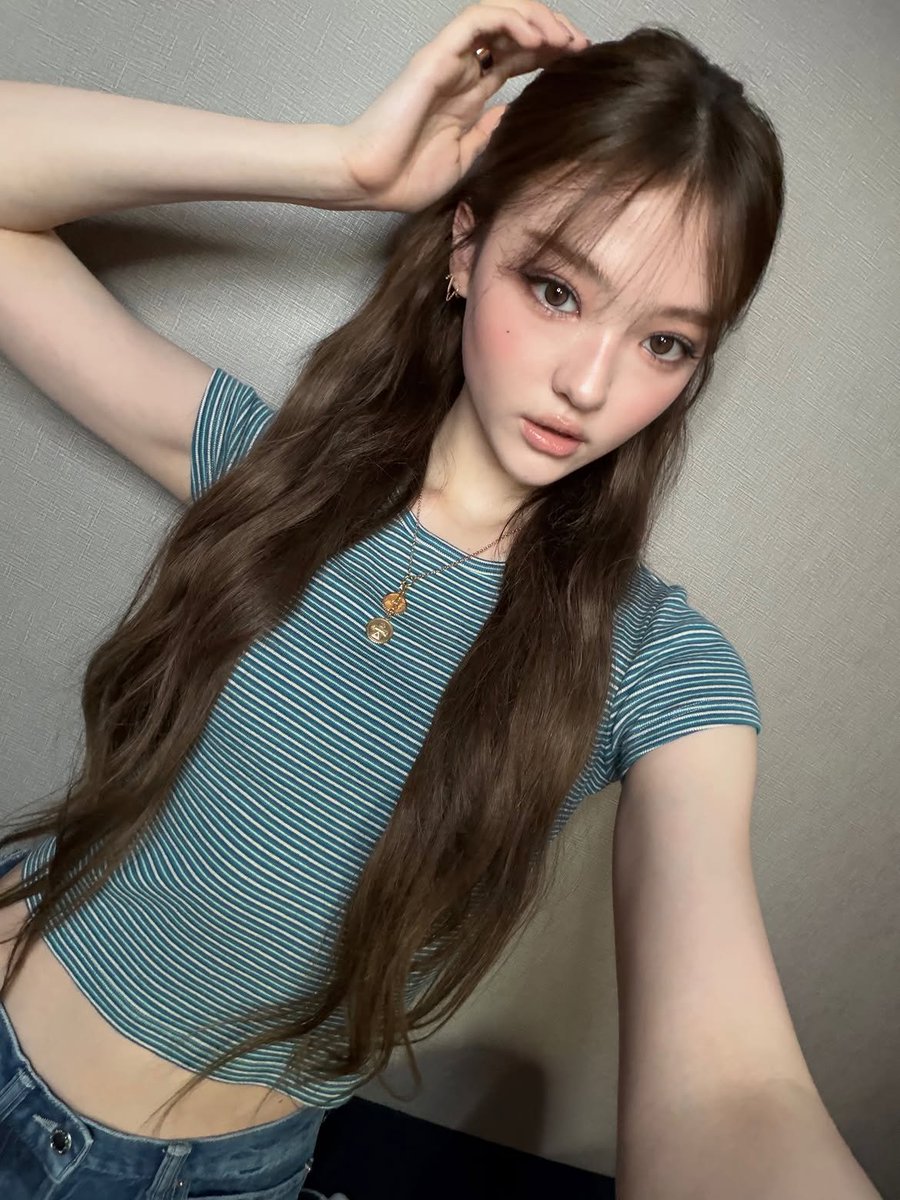 EllaGlobals's tweet photo. 260803 MEOVV instagram update with ELLA 

" hiiiiii "

#미야오 #ELLA #엘라 https://t.co/irXRLfyz66