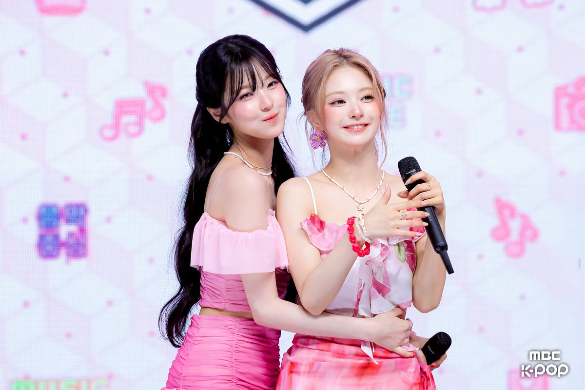 MBC_entertain's tweet photo. 프로미스나인과 플로버가 함께
뚜벅뚜벅 걸어갈 꽃길 중 한 장면🌺
Vitamin Me 말고 Vitamin 우리💛

📷 ☞ https://t.co/XrbgrRVnWf

260801 #쇼음악중심 #음중 #1위 #fromis_9 #프로미스나인 #VitaminME @realfromis_9 https://t.co/DUzyCzdxpP