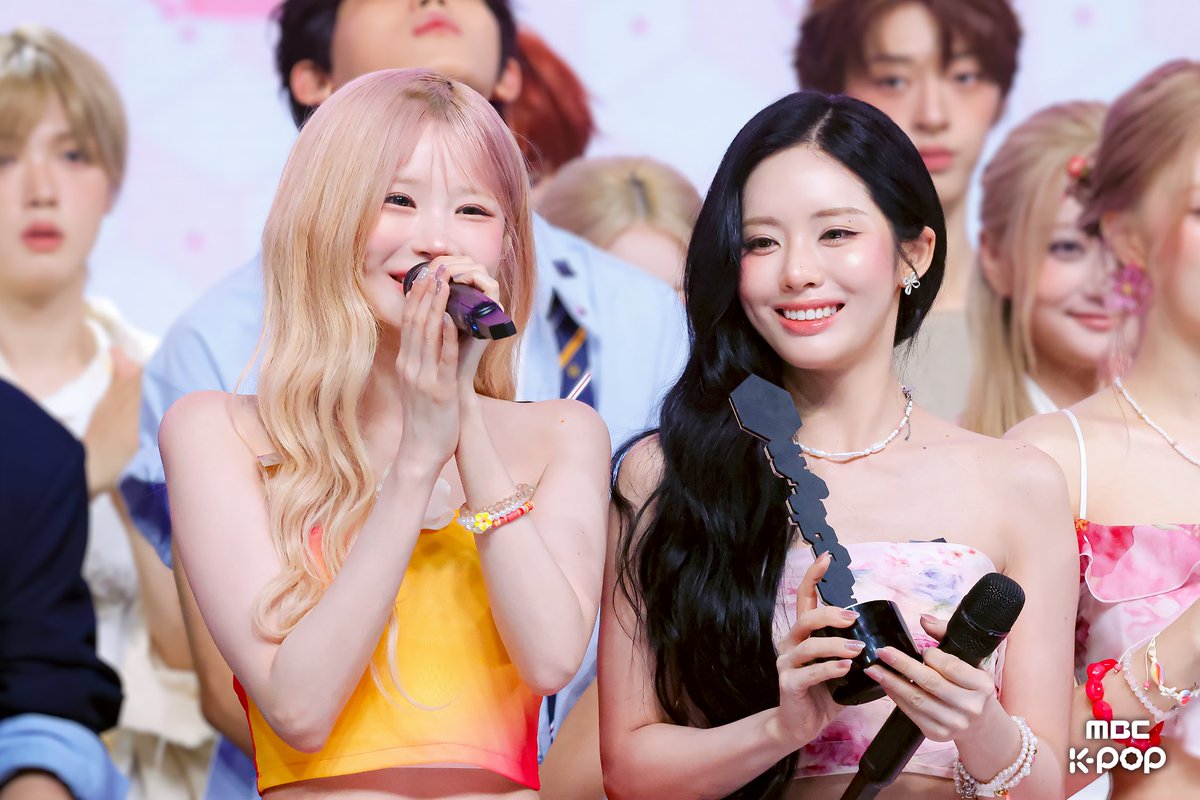 MBC_entertain's tweet photo. 프로미스나인과 플로버가 함께
뚜벅뚜벅 걸어갈 꽃길 중 한 장면🌺
Vitamin Me 말고 Vitamin 우리💛

📷 ☞ https://t.co/XrbgrRVnWf

260801 #쇼음악중심 #음중 #1위 #fromis_9 #프로미스나인 #VitaminME @realfromis_9 https://t.co/DUzyCzdxpP