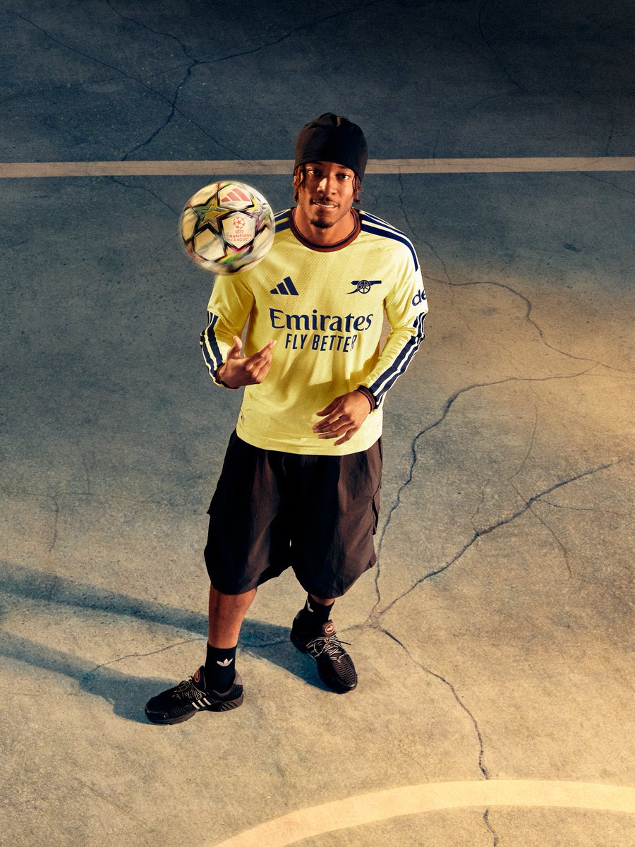 footsoccerpro's tweet photo. Arsenal dégaine son nouveau maillot third 2026 2027 🟡⚫

Notre note pour ce maillot : 8/10 💥 💥💥 https://t.co/t3HXR74XLN