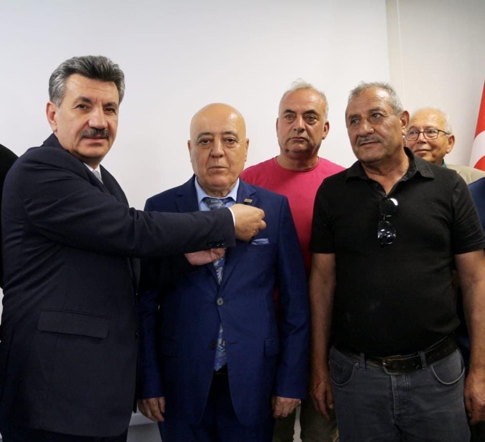 ittifakGundemi's tweet photo. Okullarda Hayat Boyu Öğrenme, Mesleki Eğitim, Spor ve Kişisel Gelişim Federasyonu Genel Başkanı Sayın Tahsin Koç ekibiyle birlikte Türkiye İttifakı Partisi saflarına katıldı. https://t.co/mANkfX65vj