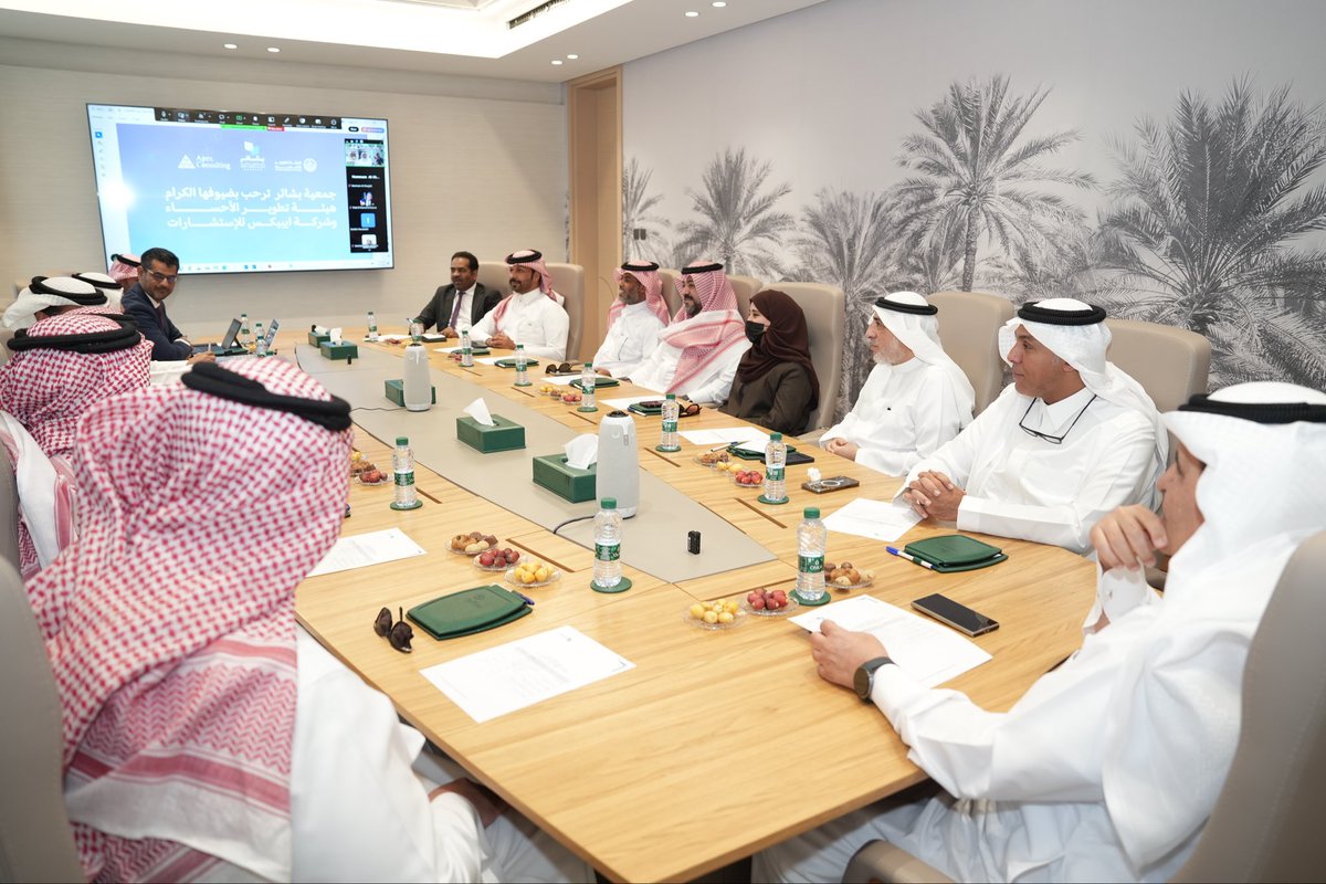 bashaer8100's tweet photo. عقدت جمعية بشائر، بالشراكة مع هيئة تطوير الأحساء، وبحضور شركة إيبيكس للاستشارات، اجتماعًا لاستعراض آخر مستجدات دراسة الجدوى الخاصة بمشروع مركز التأهيل، ومناقشة أبرز مخرجات الدراسة، بما يسهم في اتخاذ القرارات اللازمة والمضي قدمًا نحو تنفيذ مشروع نوعي يخدم المجتمع https://t.co/Q4Tke368s0