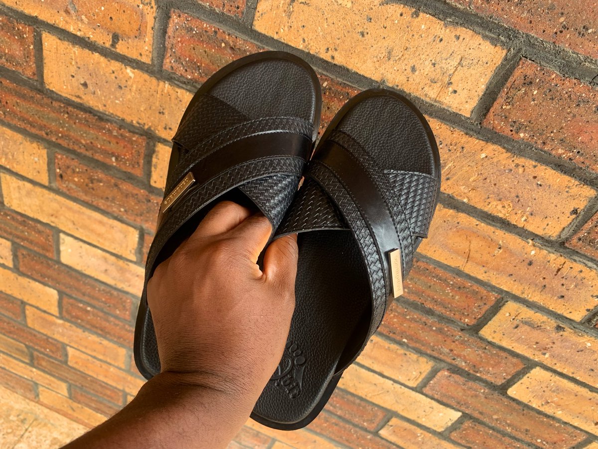 major__abit's tweet photo. Most men want slides that look intentional without saying a word. 

These black woven crossover slides bring together rich texture, gold hardware, and everyday comfort. 

₦25,000. 

Sizes 44+ attract extra charges. 

DM to order.

#MensStyle #LeatherSlides #MadeInNigeria https://t.co/xHWEb6ka7L