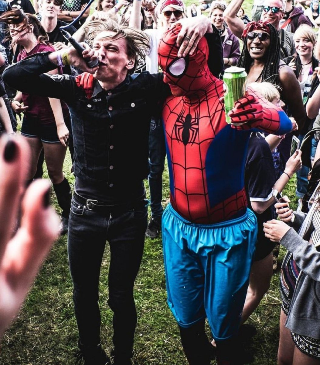archivejcb's tweet photo. brand new day was amazing. now hear me out for the next spider-man movie... https://t.co/D997XKrdL7