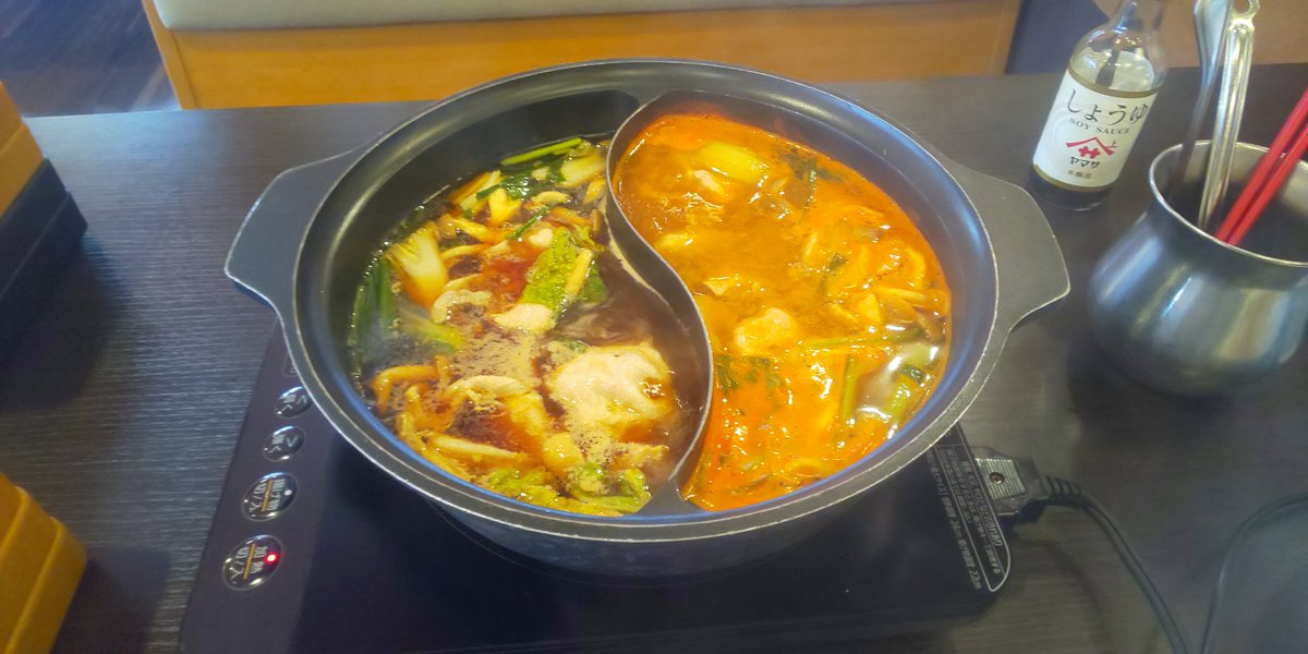 ouran419's tweet photo. 今日はガッツを付けるためにしゃぶ葉でしゃぶしゃぶを食べました
野菜もいっぱい食べて満足 https://t.co/zpK6vgcvqb