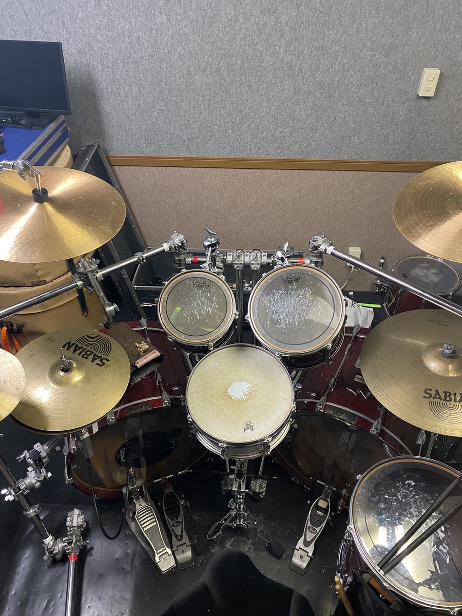 goldenpigdrumer's tweet photo. もちろん今日も叩ります

まずは偽聖飢魔II用にセットチェンジ

ペダルもシングルにしました

(°_°) https://t.co/xVoZL8GyNs
