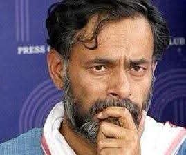 janardanmis's tweet photo. >ब्रो का नाम योगेन्द्र यादव है 
>ब्रो का काम आंदोलन के तवे पर रोटी सेकना है 
>ब्रो आंदोलन खाता है, आंदोलन पीता है, आंदोलन से नहाता है, आंदोलन से साँस लेता है 
>ब्रो केवल दिल्ली वाले आंदोलन पर फोकस करता है 
>जैसे ही कोई आंदोलन का ऐलान करता ब्रो फेयर एंड लवली लगाकर तैयार हो जाता है 
>जैसे ही लोग दिल्ली की तरह आंदोलन करने बढ़ते हैं ब्रो उनकी बस में कन्डक्टर की तरह लटक लेता है 
>ब्रो पूरा आंदोलन कैपचर करके फुल मीठी आवाज में मीडिया बाइट देता है 
>आज झारखंड में बच्चे आंदोलन कर रहे लेकिन आंदोलन जीवी चैन की नींद सो रहा 
>ब्रो सिलेक्टिव है, ब्रो सोंच समझ के आंदोलन करता है, 
>छात्रों को ऐसे लोगों को याद रखना चाहिए, जब मदद मांगे कभी मत खड़े होना