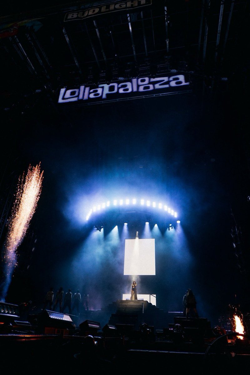 oddatelier's tweet photo. Lollapalooza 2026 🖤
@jennierubyjane @lollapalooza 

#JENNIE #제니 #OA https://t.co/mPyYwuDZX5