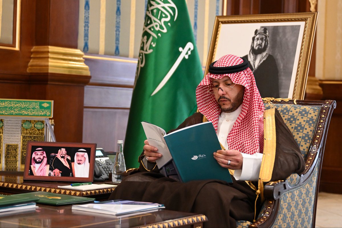 imarat_almadina's tweet photo. أكد سمو نائب أمير منطقة #المدينة_المنورة أهمية الدور الذي تؤديه جمعية حياة الخيرية في تقديم الخدمات الصحية عبر مبادرات نوعية ذات أثر مجتمعي، حاثًا على مواصلة تطوير برامجها وخدماتها وفق أعلى معايير الجودة والاستدامة، بما يسهم في تعزيز جودة الحياة وتحقيق مستهدفات #رؤية_السعودية_2030 .
