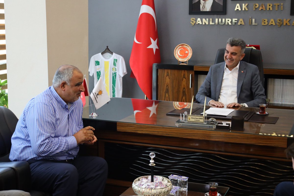 akpartiurfa's tweet photo. En büyük gücümüz; milletimizle kurduğumuz bu gönül bağıdır.

İl Başkanımız @milhamigunbegi, kıymetli hemşehrilerimizle bir araya geldi, sorun ve taleplerini dinledi, çözüm noktasında istişarelerde bulundu, gönül sohbetlerine ortak oldu.

Nazik ziyaretlerinden dolayı kıymetli hemşehrilerimize teşekkür ederiz. 
#SevdamızŞanlıurfa 
@RTErdogan @Akparti @abuyukgumus @hakanaksu058 @farukaytek
