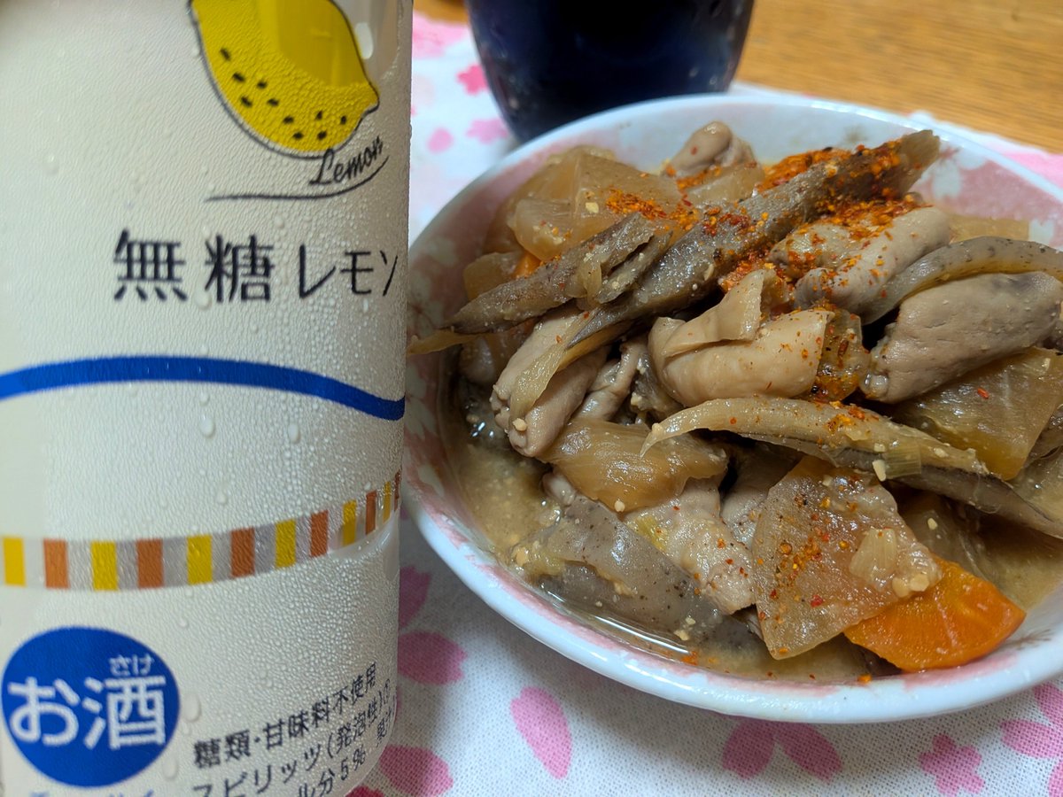 rinne03280822's tweet photo. 今日も今日とて
もつに値引きシールが貼られてたので
もつ煮とコイツで優勝してる✨️💪
(今日は大根多めにしてやったぜぇ〜✌😁)

業スの無糖レモン
マジで箱買いしたい🍋✨️ https://t.co/x9vPOiFqcS