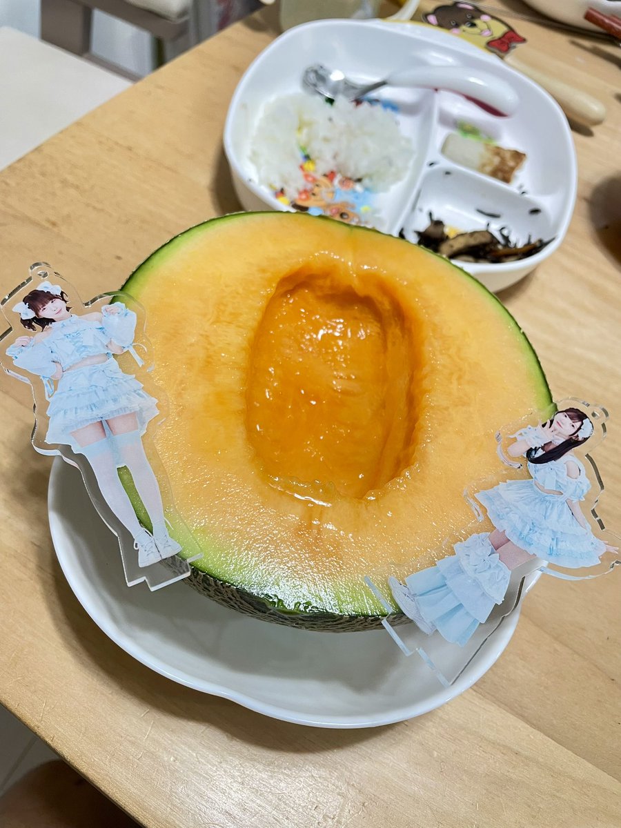 bush_0210's tweet photo. もう贅沢に食べていく！
次はまんなかにアイスかソフトクリーム乗ってけてみるかなあ꒰(๑´•.̫ • `๑)꒱ https://t.co/QtP1TKlAjR