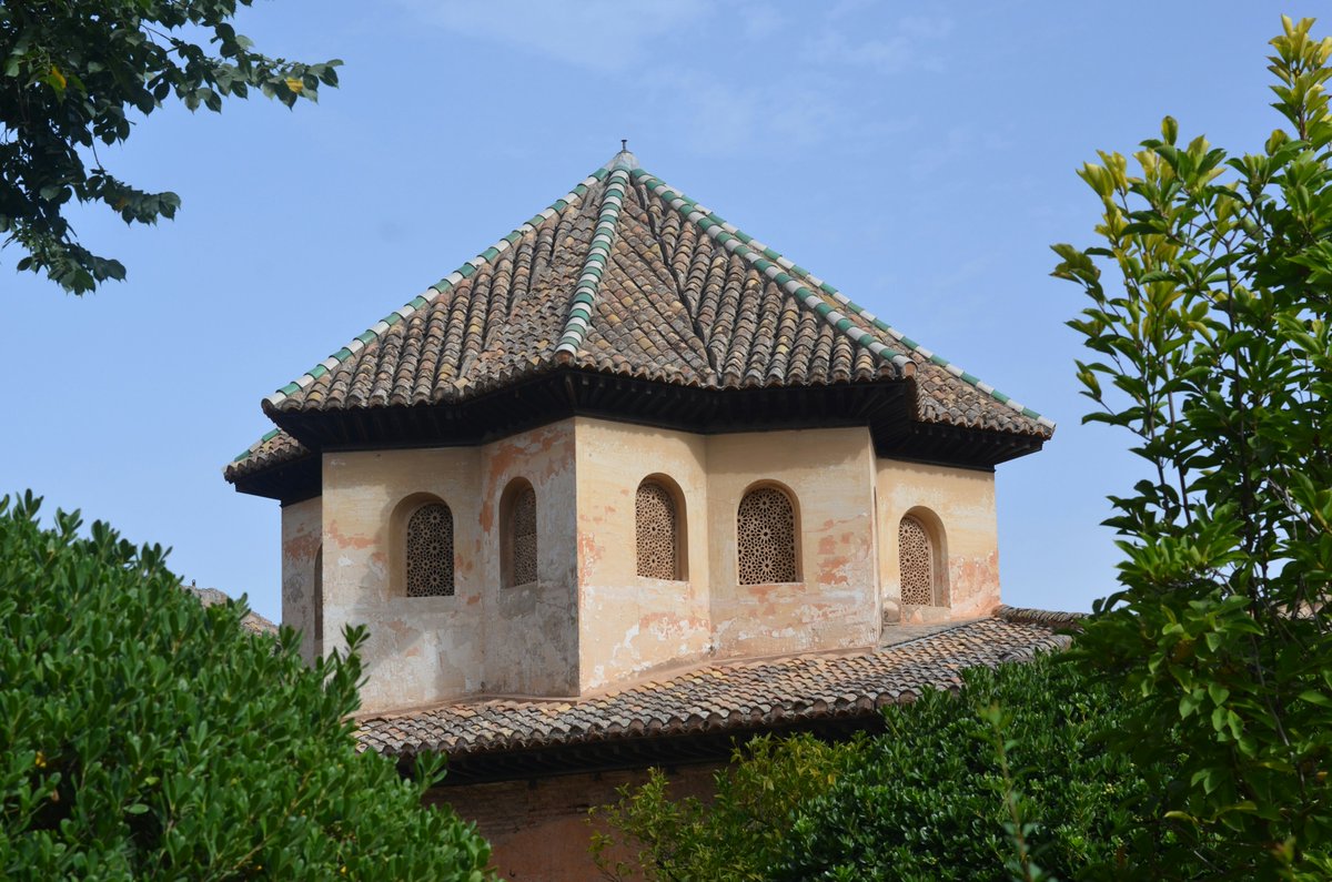 andalusianedit's tweet photo. The exterior of the magnificent dome in the Hall of Abencerrajes. https://t.co/6HOe5agDdA