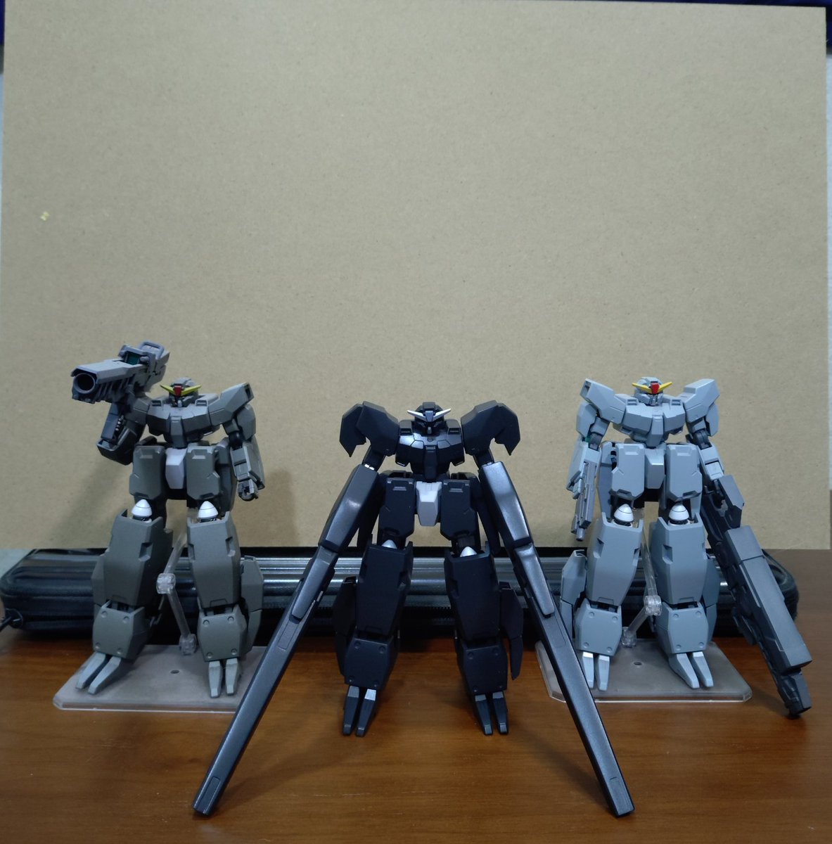 bebebebebe0510's tweet photo. セラヴィーガンダムII
できたーヽ(｀▽´)/
白とグレーのも改修する https://t.co/23AASg1KKq