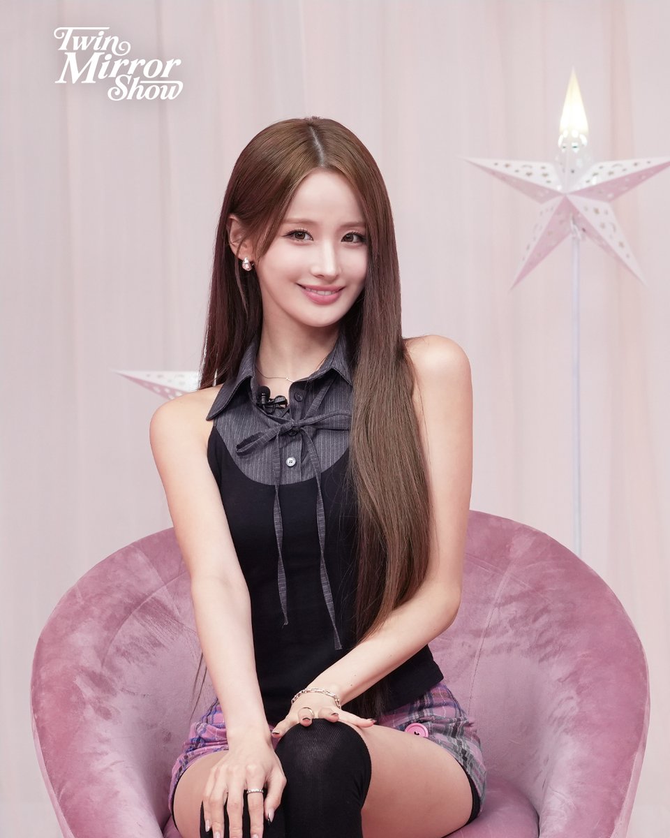 mnetplus_og's tweet photo. [#TWINMIRRORSHOW]  EP.04 BELLE Behind Photos📸🪞 #MnetPlus_Original

𝓟𝓻𝓲𝓷𝓬𝓮𝓼𝓼 𝓔𝓹𝓲𝓼𝓸𝓭𝓮 #320
: 𝓣𝓱𝓮 𝓖𝓻𝓪𝓬𝓮 𝓸𝓯 𝓽𝓱𝓮 𝓣𝔀𝓲𝓷𝓬𝓮𝓼𝓼𝓮𝓼

Try your fave’s makeup tips in front of the mirror
Watch NOW on 𝗠𝗻𝗲𝘁 𝗣𝗹𝘂𝘀 👉https://t.co/GKHyiW7WW5 

〈TWIN MIRROR SHOW〉
📍 Watch on 𝗠𝗻𝗲𝘁 𝗣𝗹𝘂𝘀

==
[#트윈미러쇼] EP.04 벨 Behind Photos📸🪞 #MnetPlus_Original

𝓟𝓻𝓲𝓷𝓬𝓮𝓼𝓼 𝓔𝓹𝓲𝓼𝓸𝓭𝓮 #320 
: 트윈세스의 품격

거울 앞에서 따라 해보는 최애의 메이크업 꿀팁
지금 𝗠𝗻𝗲𝘁 𝗣𝗹𝘂𝘀에서 보기 👉https://t.co/GKHyiW7WW5 

〈TWIN MIRROR SHOW〉
📍 Watch on 𝗠𝗻𝗲𝘁 𝗣𝗹𝘂𝘀

#벨 #BELLE #키스오브라이프 #KISSOFLIFE #KIOF #전소미 #JEONSOMI
#연지곤지 #YZKZ #MnetPlus_Original #엠넷플러스오리지널 #MnetPlus #엠넷플러스 #Mnet #엠넷 @KISSOFLIFE_S2
