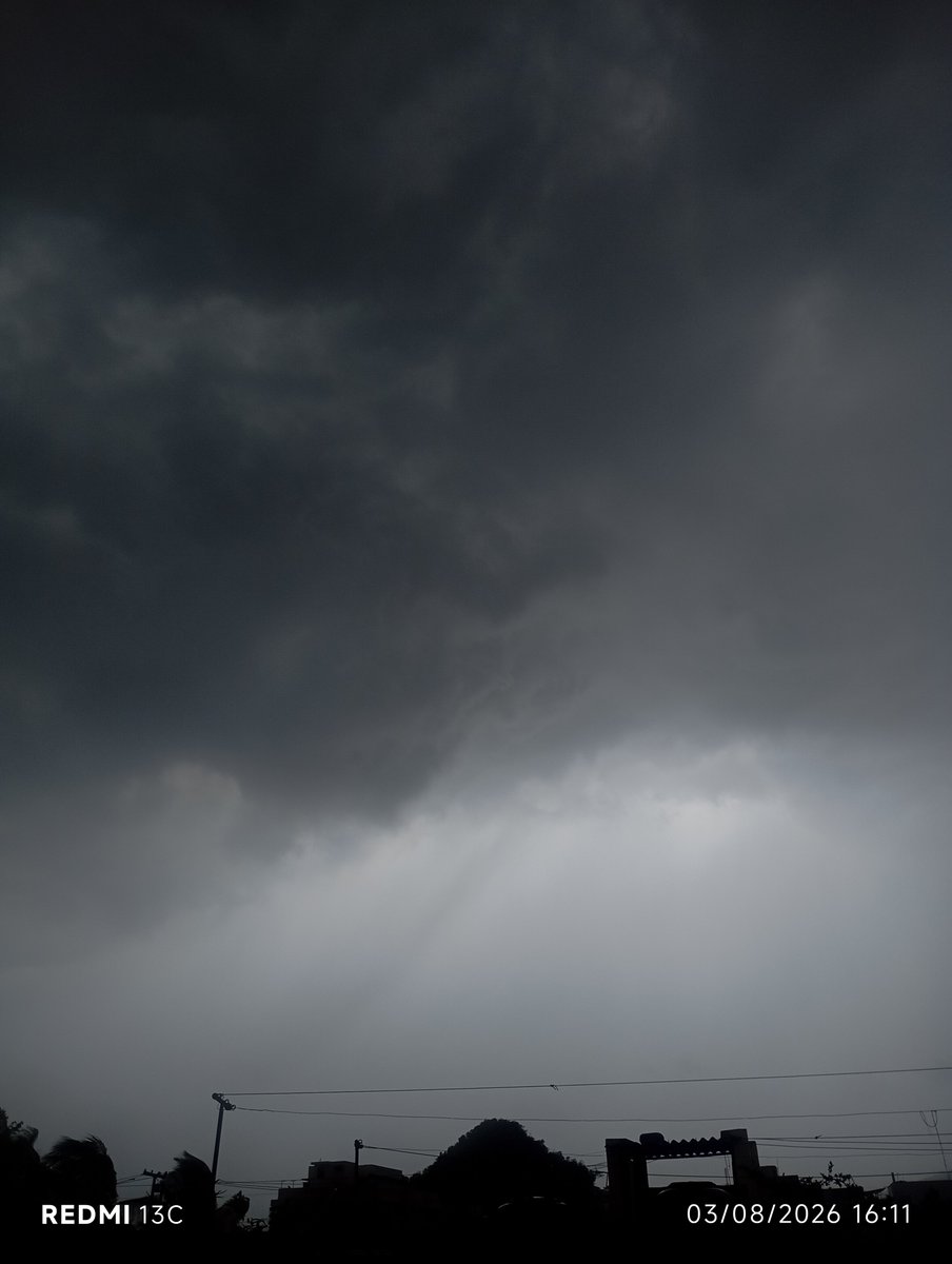 ZeninDattebayo's tweet photo. I love watching the dark cloud dance ❤️
#Overcast https://t.co/Yk1vfu3nwj