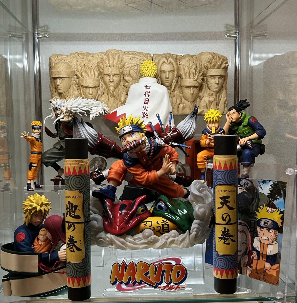 kk80115947's tweet photo. 我が家のNARUTOコーナーです😚✨
ナルトの成長を感じ取れるディスプレイにしてみました！
少しゴチャついてるけどこれが良い😤

#ナルト
#NARUTO https://t.co/hgoWZAlxkg