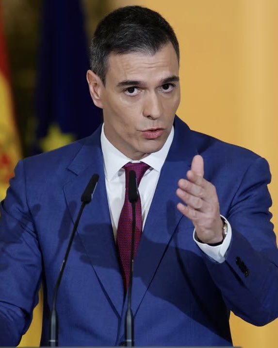 GlobeEyeNews's tweet photo. Spain returned almost all migrants back to Morocco. https://t.co/iDRxbYAzD3