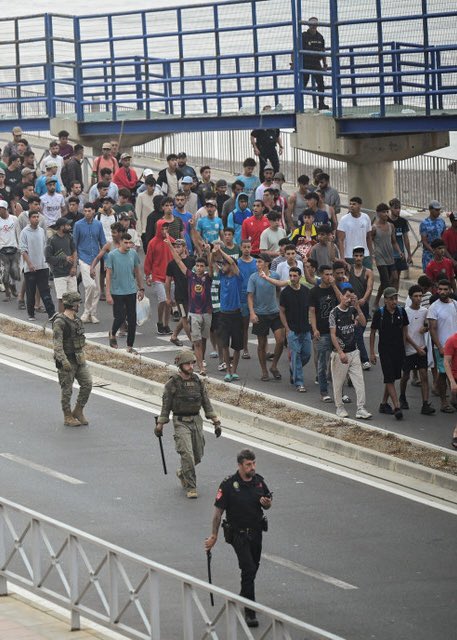 GlobeEyeNews's tweet photo. Spain returned almost all migrants back to Morocco. https://t.co/iDRxbYAzD3