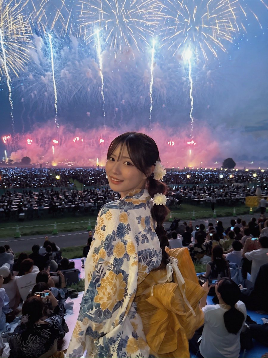 _na_nam1's tweet photo. 長岡の花火行ってきた🎇
綺麗すぎて来年も行きたい https://t.co/hfLHWJlHfY