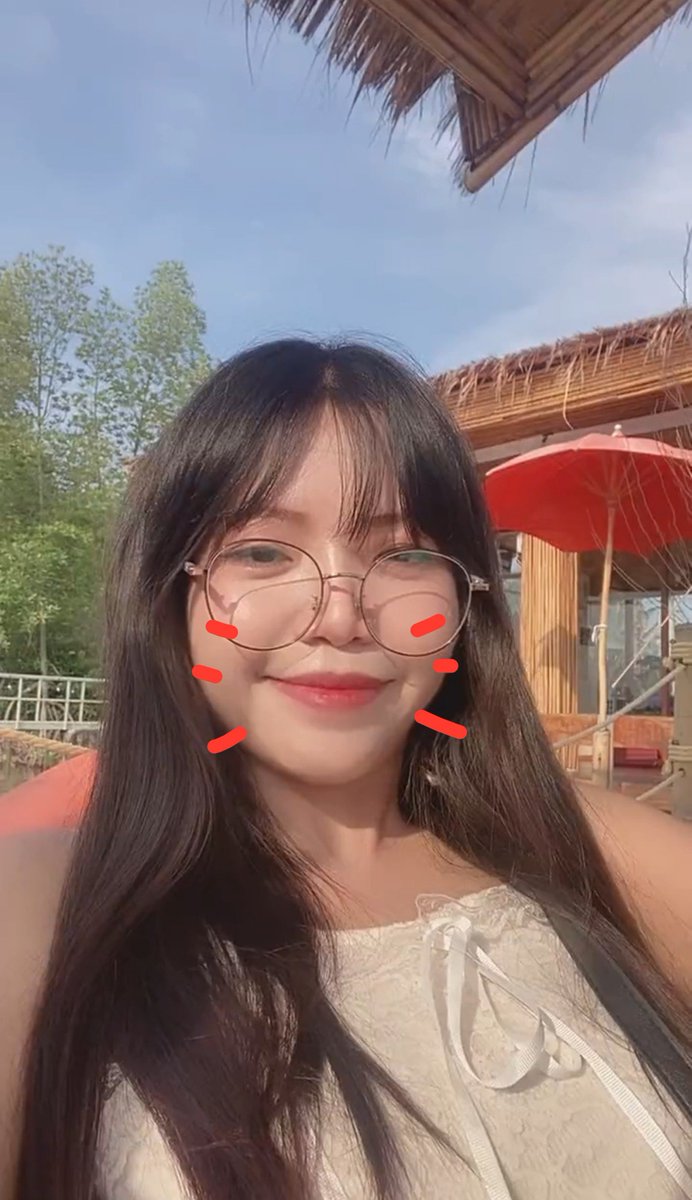 sleepking2024's tweet photo. Chìu bà chị dẫn i uống cà phê mà sao ra ngoài phơi nắng chi ta🤣 @Xuandao200226 https://t.co/6iYEYG0pYw