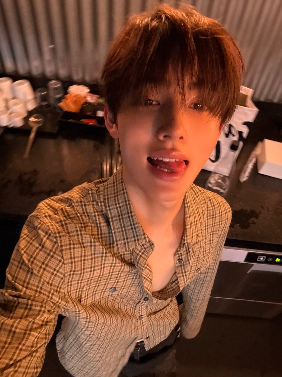 dlsrkd11's tweet photo. 이세진에게  장난으로 이사진보낸날
?   <<이거 하나오더니  
아  수업시작한다 << 이러고 사라져서  머쓱해지는 엄성연…. 근데 그날밤  엄성연  처음으로  야스하다가 기절함   ㅎㅇㅌ!! https://t.co/YRzeT9JFBF