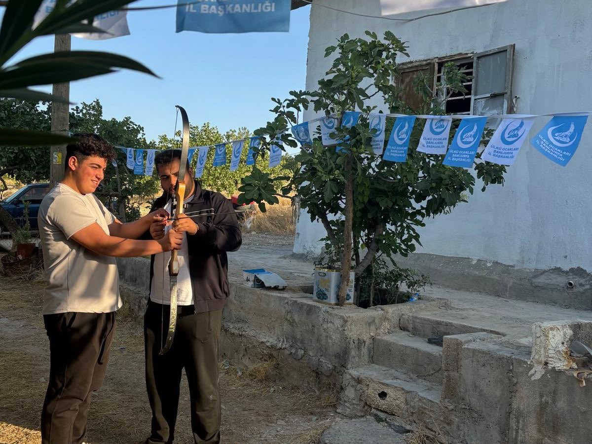 Ulku_Ocaklari's tweet photo. 📍 Şanlıurfa 

Ülkü Ocakları Şanlıurfa İl Başkanlığı tarafından, İsmail Gaspıralı Yaz Gelişim Programı kapsamında fikri, ideolojik, milli ve manevi değerler seminerleri, ilkyardım ve okçuluk kursu, kitap okuma etkinlikleri, çeşitli yarışmalar, çevre temizliği, doğa yürüyüşlerini içeren kamp gerçekleştirildi.