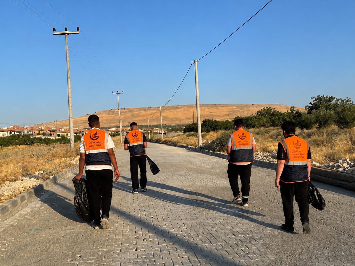 Ulku_Ocaklari's tweet photo. 📍 Şanlıurfa 

Ülkü Ocakları Şanlıurfa İl Başkanlığı tarafından, İsmail Gaspıralı Yaz Gelişim Programı kapsamında fikri, ideolojik, milli ve manevi değerler seminerleri, ilkyardım ve okçuluk kursu, kitap okuma etkinlikleri, çeşitli yarışmalar, çevre temizliği, doğa yürüyüşlerini içeren kamp gerçekleştirildi.