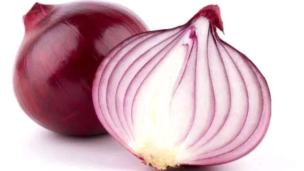 MyDearest2106's tweet photo. YOU'RE COUGHING OR YOUR BABY IS COUGHING? 

Mix this: 
-lemon (lemon's water), 
-Honey (1spoons) and onions especially red ones.

-Take 2 spoons morning and 2 evening (for baby)
-Add one spoon for older people.

you will thank me later.

It only takes 2 to 3 days to be healed https://t.co/qPFkDBvAaA
