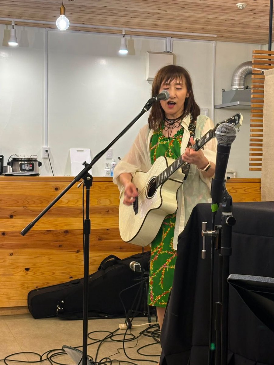 fumicolor's tweet photo. 8/1ノアズキッチンさんでの『仙台のトワエモアな人たち』ありがとうございました！甘酒入りのドリンクがなんとも深い味わいでした💕
初めましての方も、何度目ましての方も、こうして元気に会えてお話しできたことがうれしかった😌
みんなどこかで繋がっていたりしてすごいな♬
#フミフミ仙台 https://t.co/C5URTceIEr