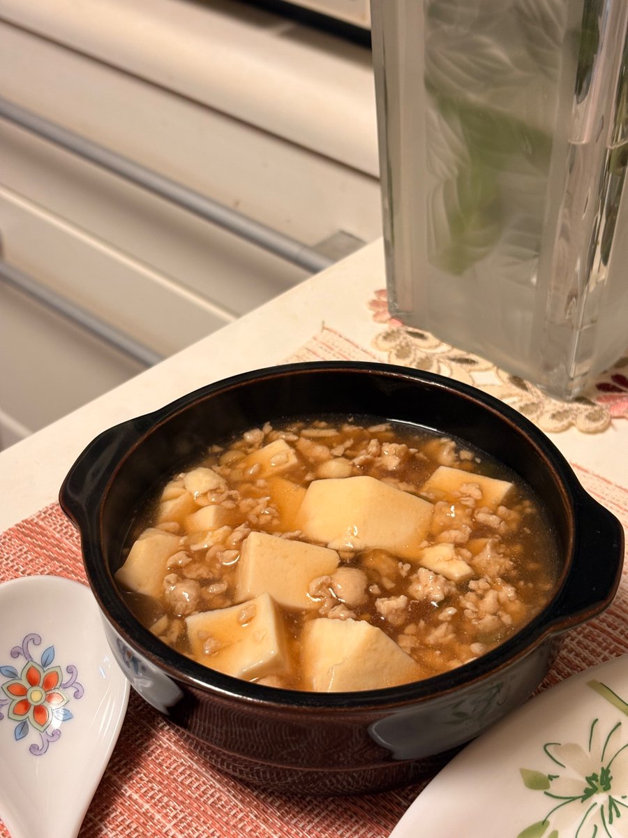 ahyodo78's tweet photo. 今宵は大山とうふの旨煮✨
初めて買ったお豆腐で、今まで買ってきた大山とうふとは違ってしっかりタイプでしたが美味しかったです😊
買ってきた鯵の南蛮漬けとともに🐟

旨煮は「大人のしゃけしゃけめんたい」で少し味変しても美味しかった🧡 https://t.co/cTbZ9z7OyI