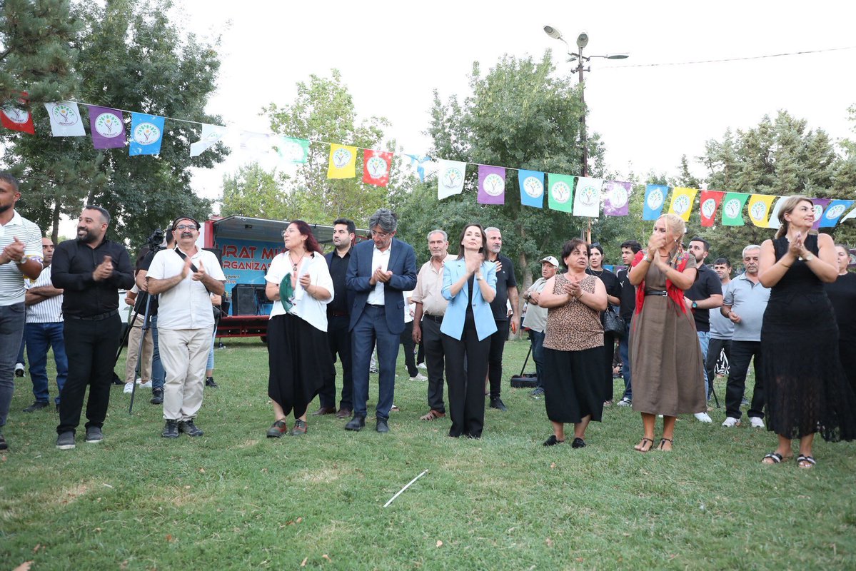 KVNHabr's tweet photo. 🔴 DEM Parti Eş Genel Başkanı Tülay Hatimoğulları, Demokratik Toplum Buluşmaları kapsamında Maraş İl Örgütünün düzenlediği festivale katıldı. 

➡️ Halkla bir araya geldiği bu coşkulu buluşmada; barışın, demokrasinin ve ortak mücadelenin önemini bir kez daha vurguladı. https://t.co/Evn3r7AeGT