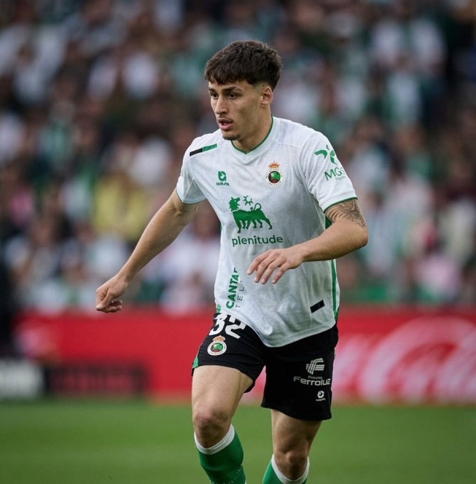 utdreport's tweet photo. #mufc are seriously interested in Spanish left-back Jorge Salinas as a Plan B to Lewis Hall. Salinas has a €16m release clause and is prioritising a move to Barcelona [@sport] https://t.co/TAGG9qElkp