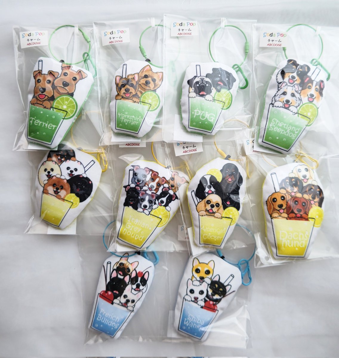 ABCDOGS_tensh's tweet photo. クリームソーダのぬいチャーム
レトロや純喫茶がブームという事で復刻しました

金具をカラフルなワイヤーキーリングにして、どなたにも何にでもお使いいただけるようリニューアルしてます

8月4～14日のパラディ学園前
手シゴトマルシェ様popupへお出ししてます～迎えにいらして下さい😊 https://t.co/PSFYBTko3t