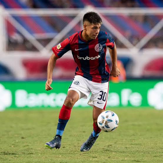 13S08L14's tweet photo. HOY VUELVE ÉL!  Demuestre Osito 🐻 que tenemos lateral derecho para rato. https://t.co/ZBuK2OIDth